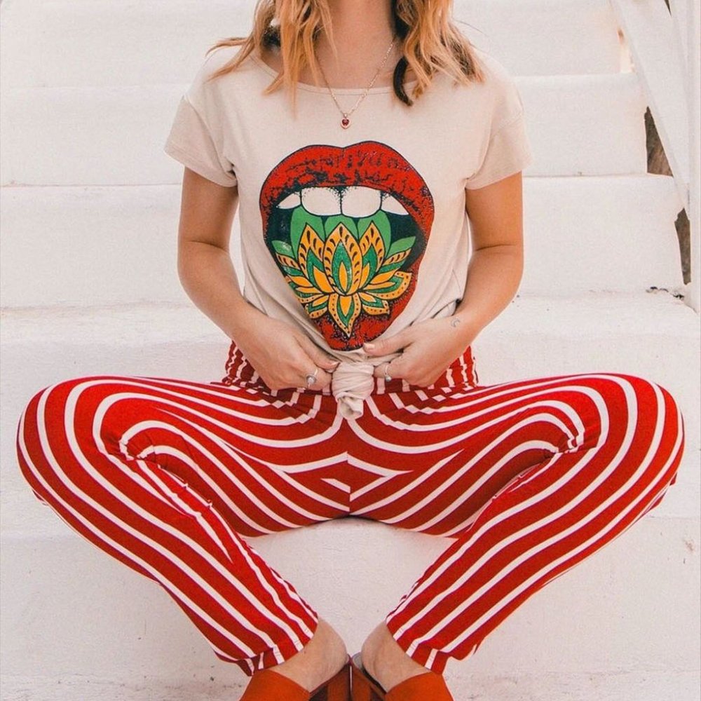 Lotus Kiss Elevado Tee